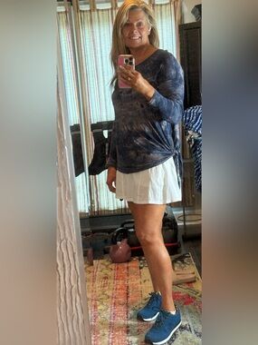 Lululemon
Tie-Dye Long Sleeve Scoop Neck Top - Blue & Cream excellent condition